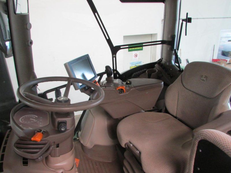 John Deere 6215R  AP50