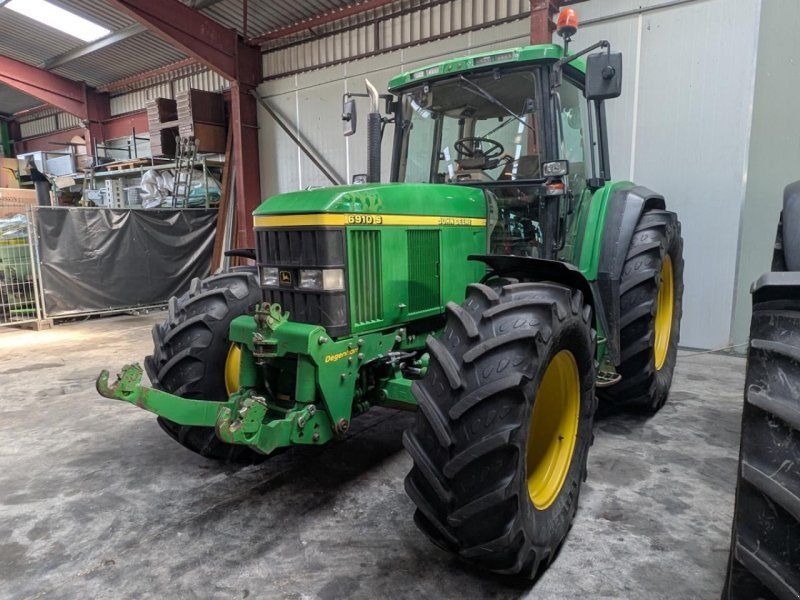 John Deere 6910S