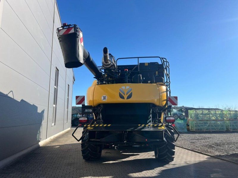 New Holland CR 8.80 Raupe