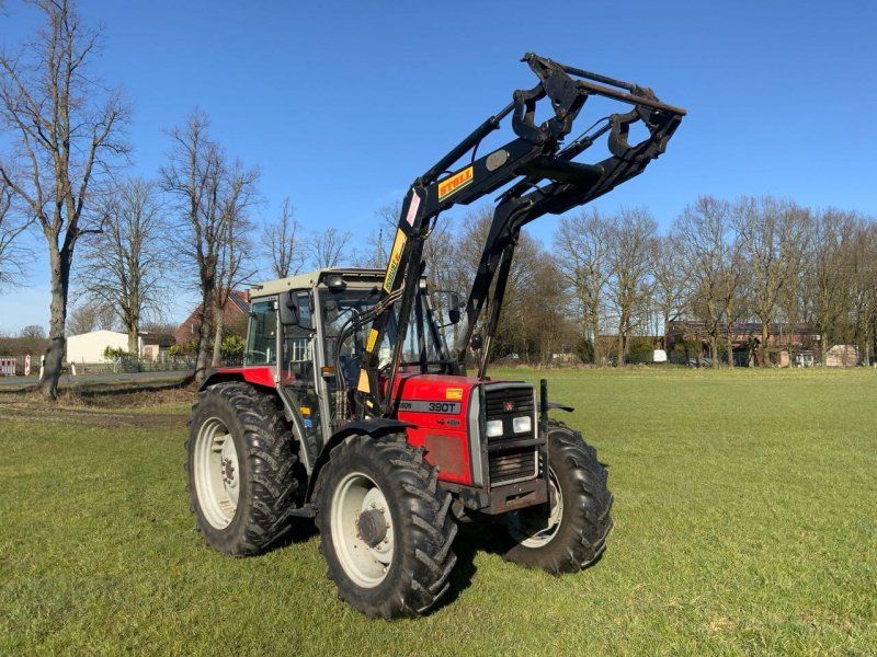 Massey Ferguson 390 T mit Stoll Frontlader