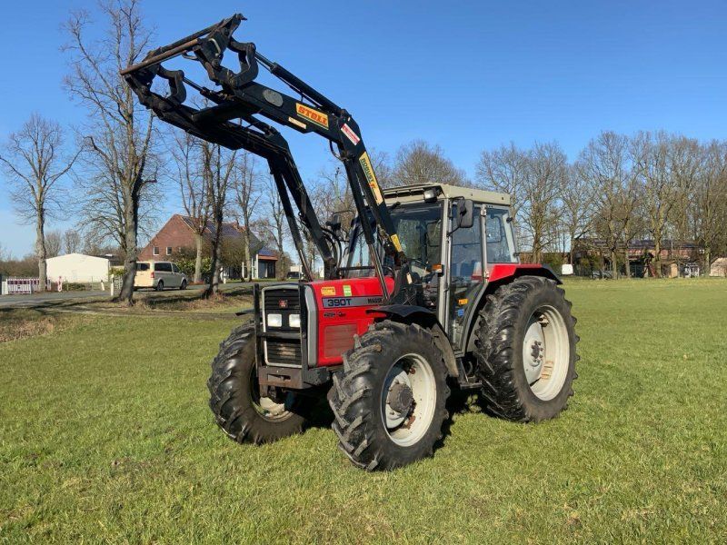 Massey Ferguson 390 T mit Stoll Frontlader