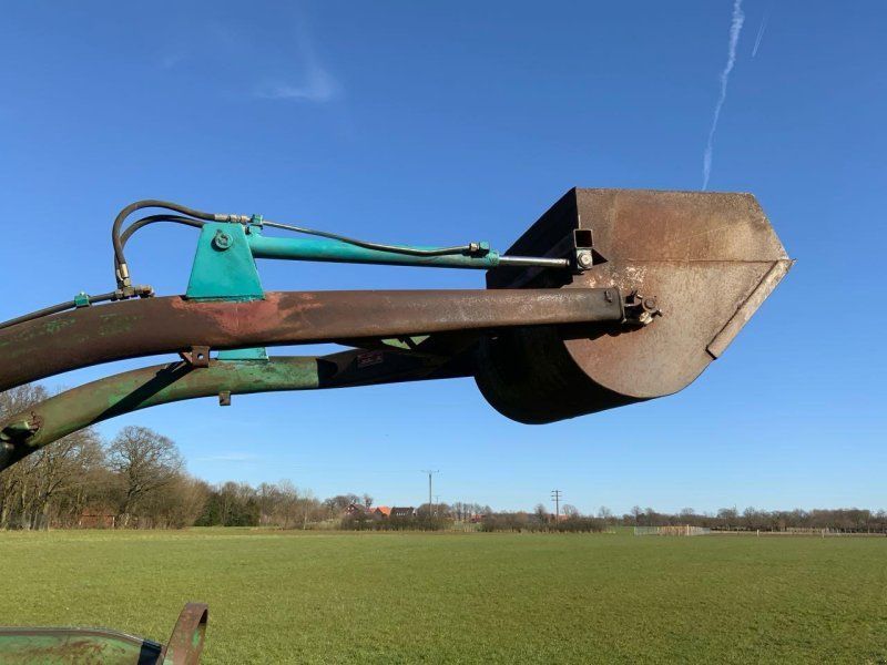 Deutz-Fahr D 6005 mit Frontlader