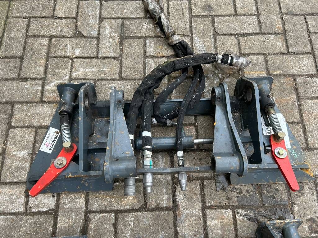 Bobcat Mustang,Case,Tomas