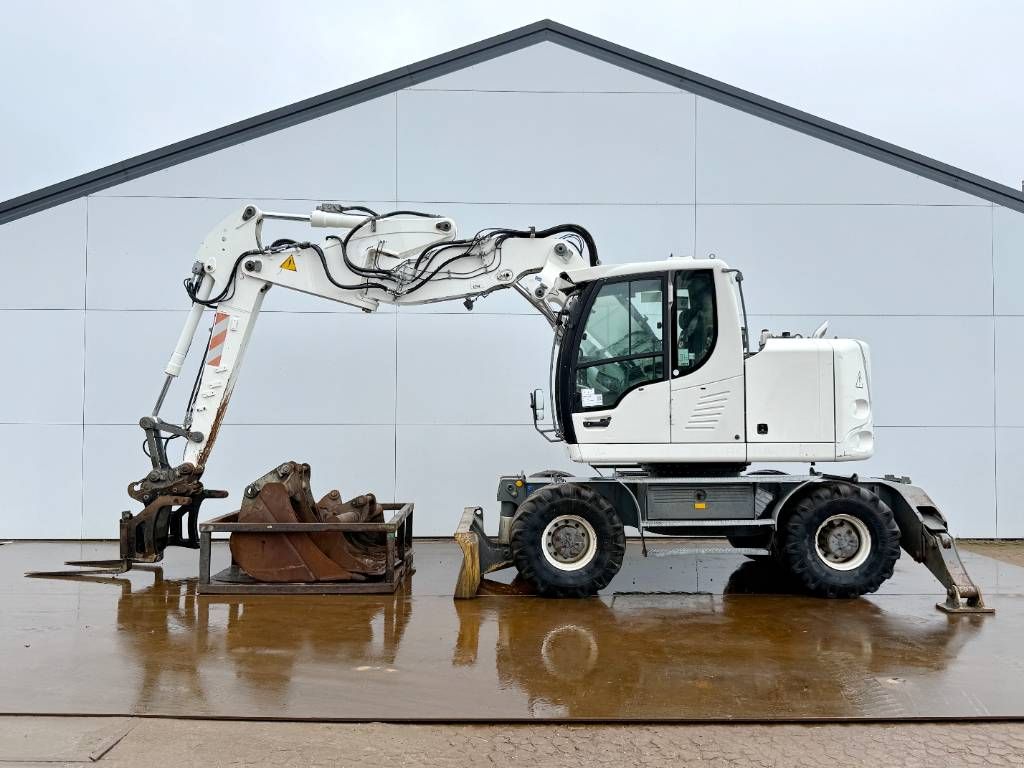 Liebherr A914 Compact - Triple Boom / Many extra attachment