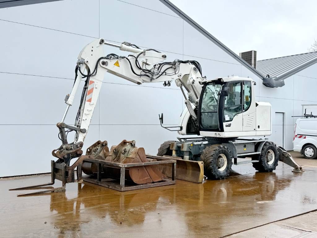 Liebherr A914 Compact - Triple Boom / Many extra attachment