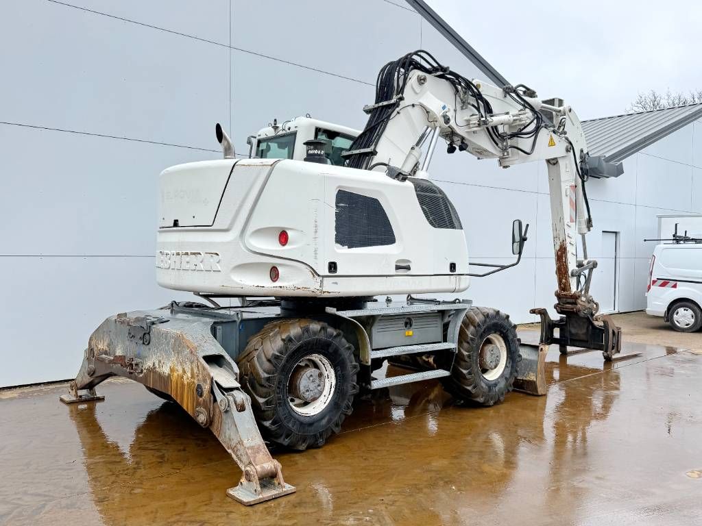 Liebherr A914 Compact - Triple Boom / Many extra attachment