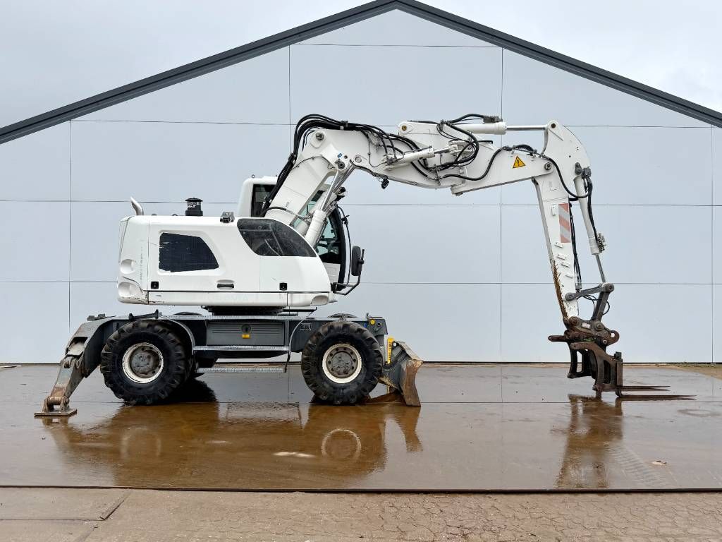Liebherr A914 Compact - Triple Boom / Many extra attachment