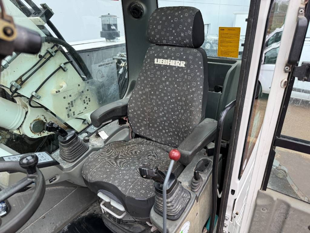 Liebherr A914 Compact - Triple Boom / Many extra attachment