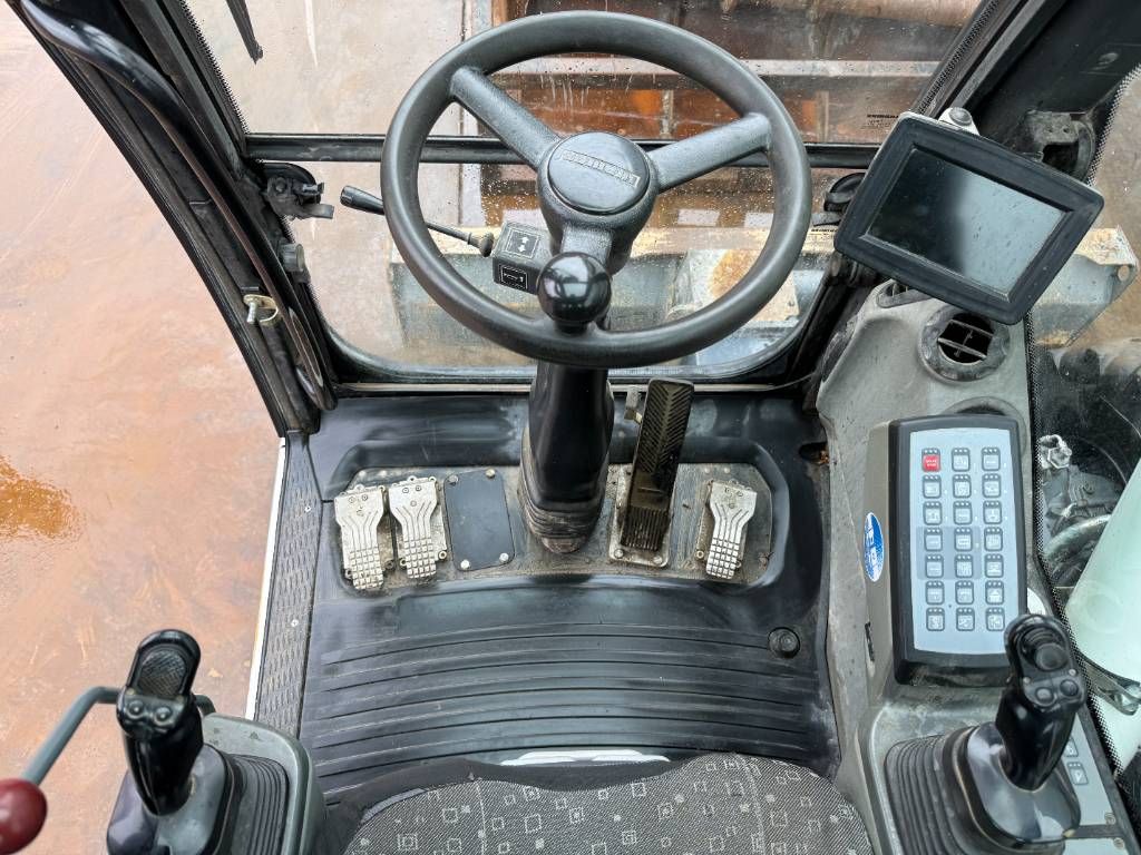 Liebherr A914 Compact - Triple Boom / Many extra attachment