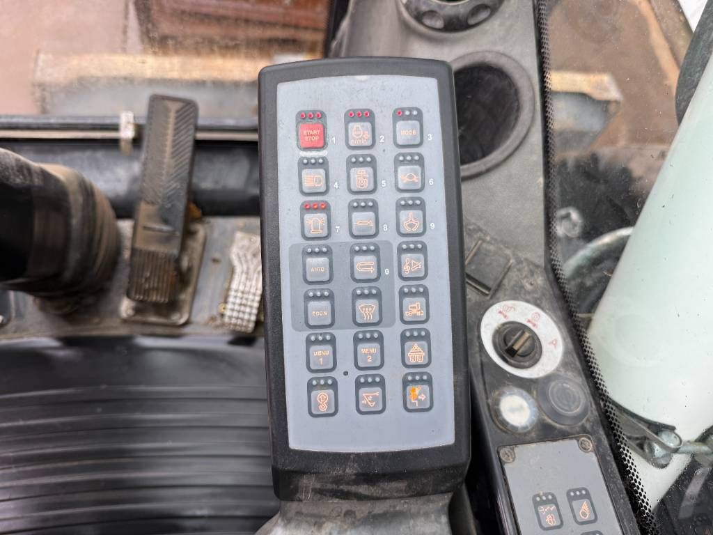 Liebherr A914 Compact - Triple Boom / Many extra attachment