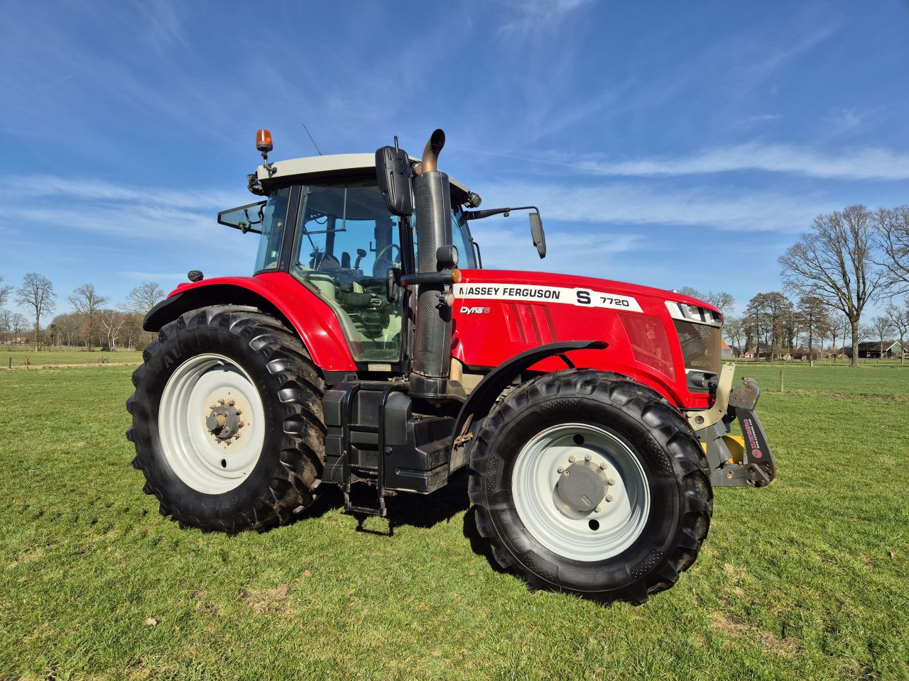 Massey Ferguson 7720 S Dyna 6 met Front Hef / PTO