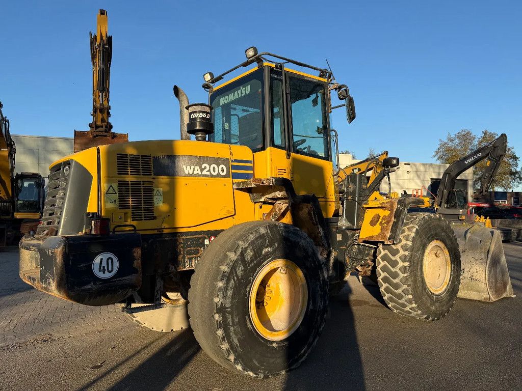 Komatsu WA200 40km/h
