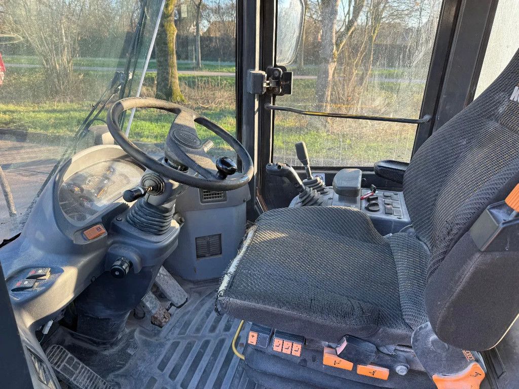 Komatsu WA200 40km/h