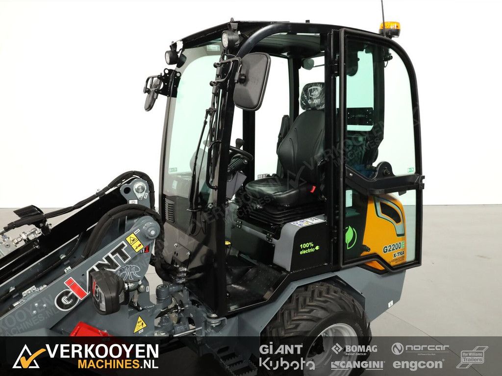 2025 Giant G2200E X-tra (Cabine) VK9185