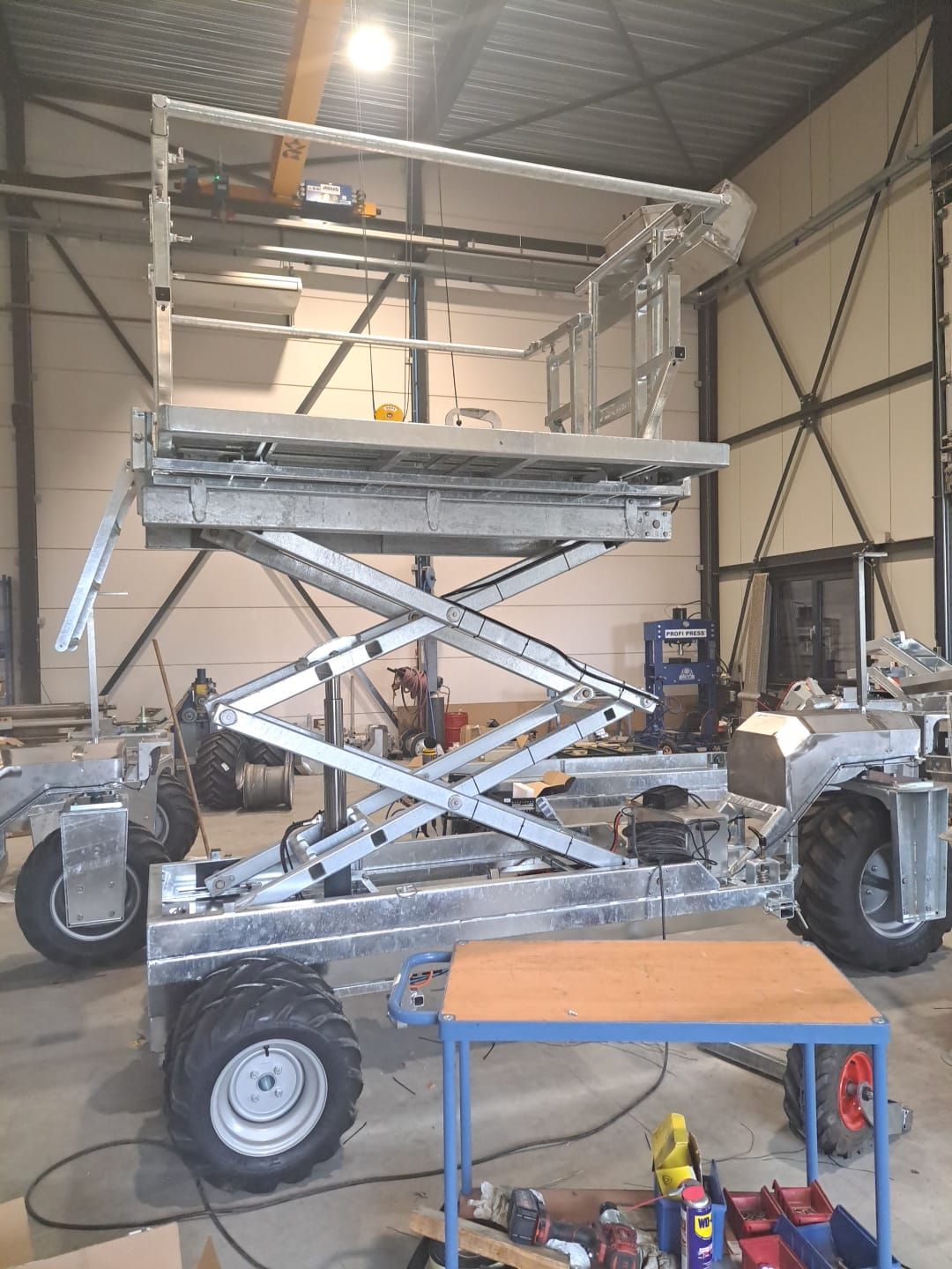 Elektrische hoogwerker snoeiplatform boomgaard hoogwerker