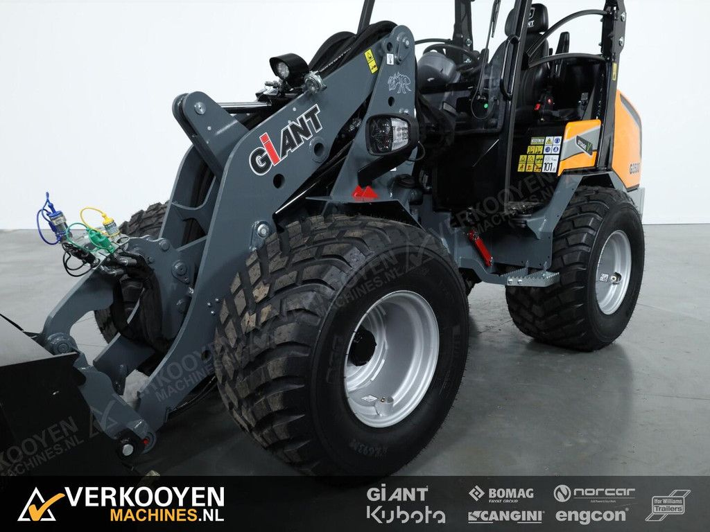 2025 Giant G3500 VK10182