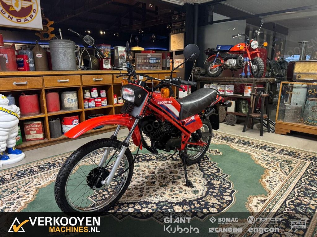 1979 Honda MT-5 Rood KN200