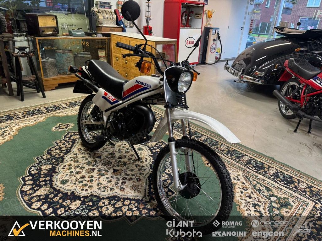 1981 Honda MT-8 Wit NOS KN202