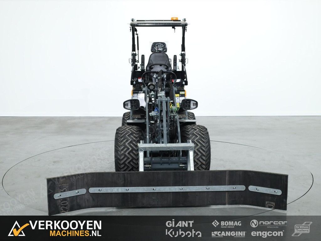 2025 VM Sneeuwschuif Giant / Heftruck 260cm ADV1112