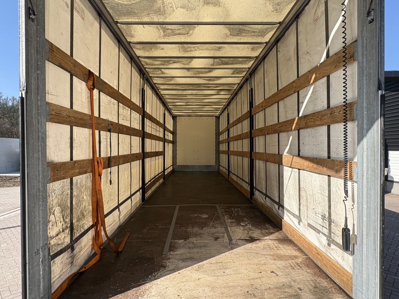 Be oplegger Kuiper gestuurde as schuifzeilen laadklep