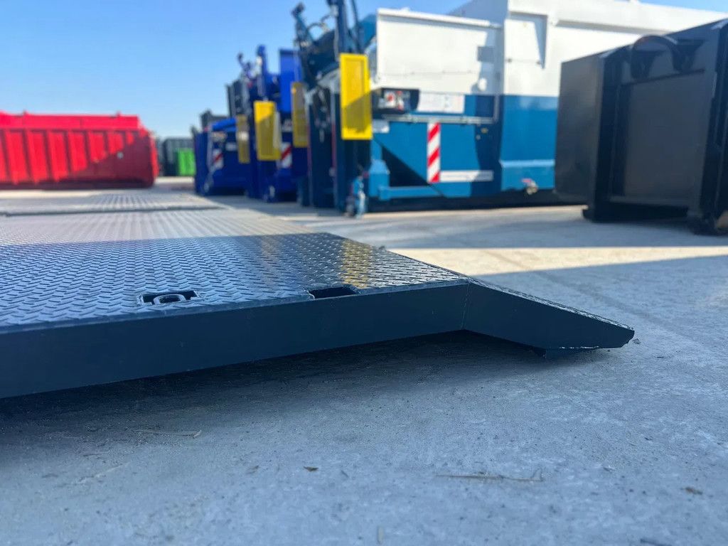 Sidalco 6,5 meter Laadflat met rongen en sjorogen en oprij kant