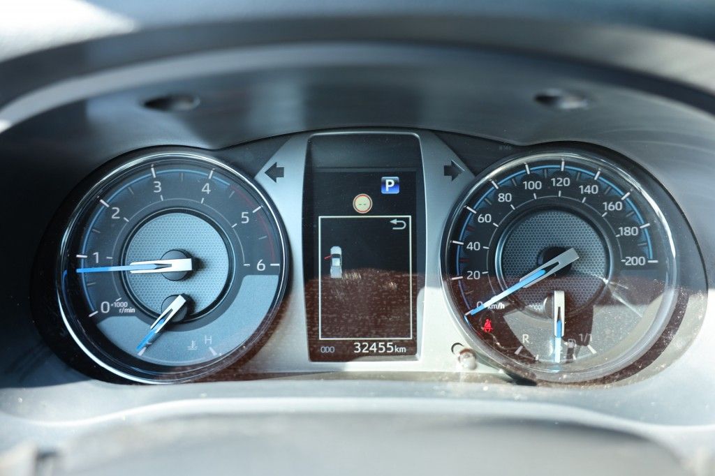 Toyota Hilux 2.8 D-4D X-TRA CAB INVINCIBLE A/T 4WD VAN