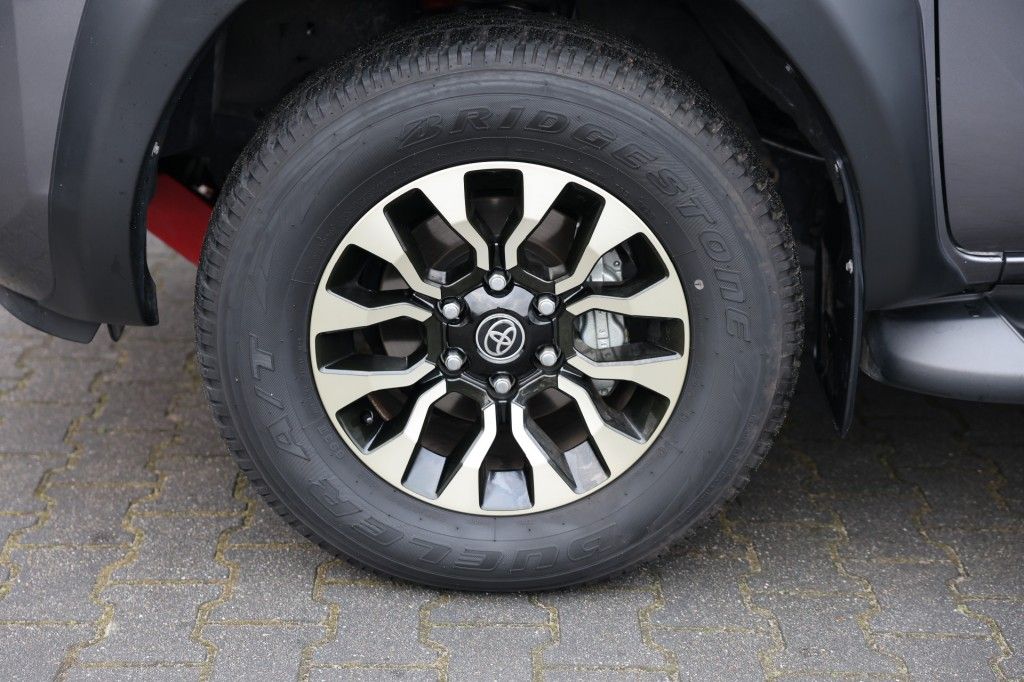 Toyota Hilux 2.8 D-4D DUBBEL CABIN GR SPORT A/T 2 ZITS 4WD VAN