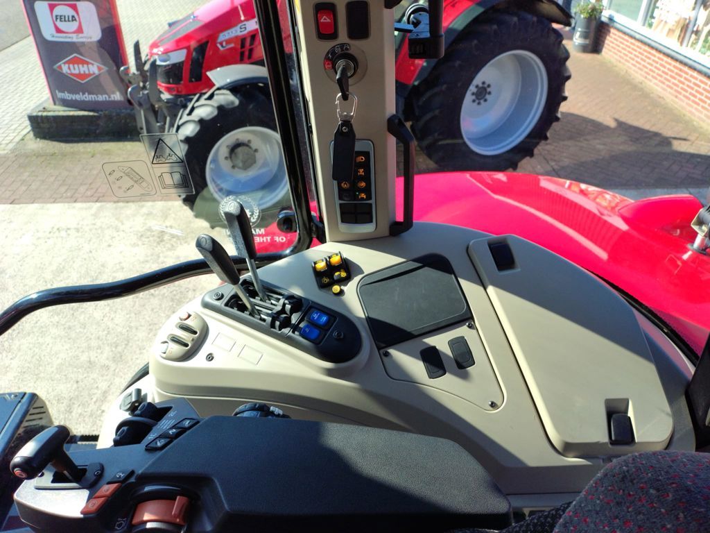 Massey Ferguson 6713-S DYNA-6 EFFICIENT