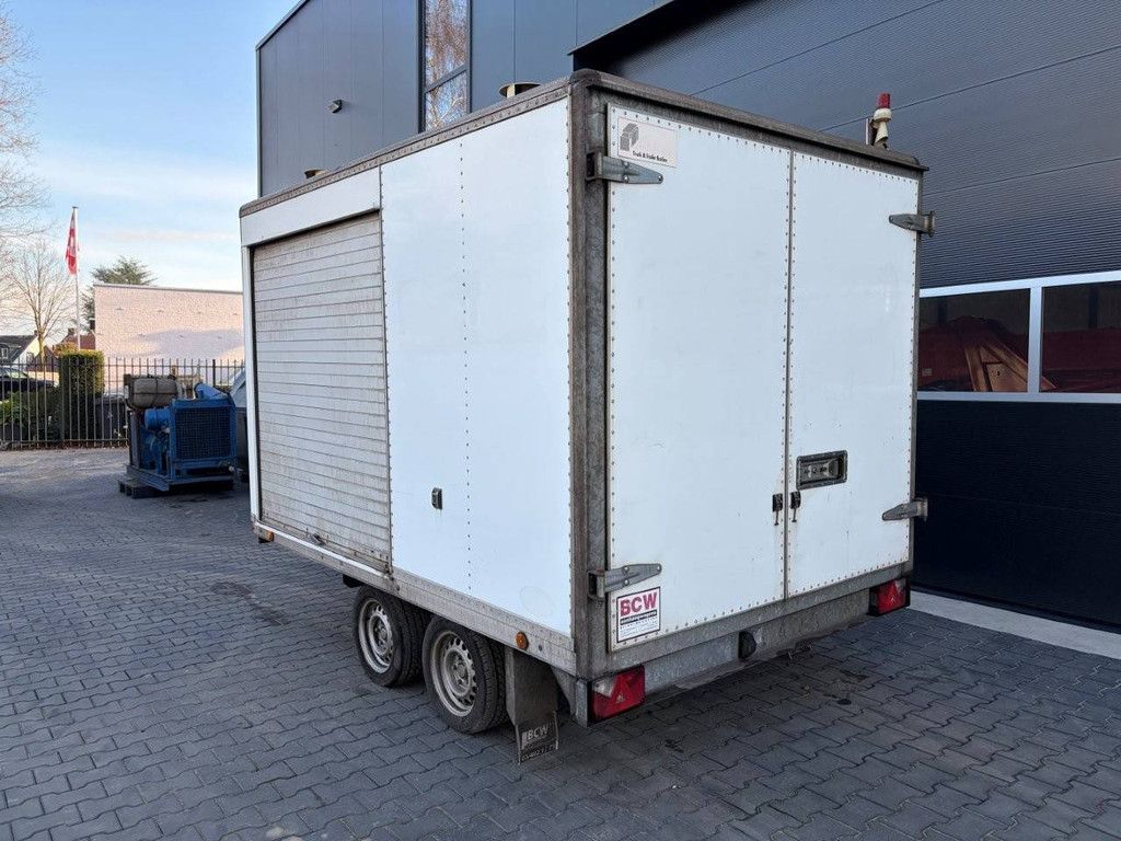 Geschlossener Anhänger BCW D22 2016 mit Schraubenkompressoreinheit