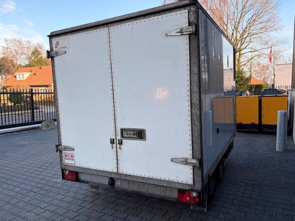 Geschlossener Anhänger BCW D22 2016 mit Schraubenkompressoreinheit