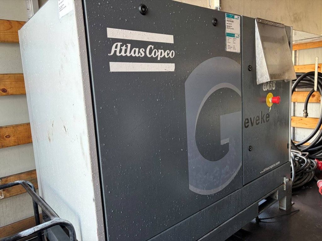 Geschlossener Anhänger BCW D22 2016 mit Schraubenkompressoreinheit