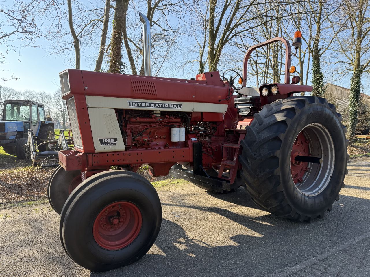International IHC Farmall 966