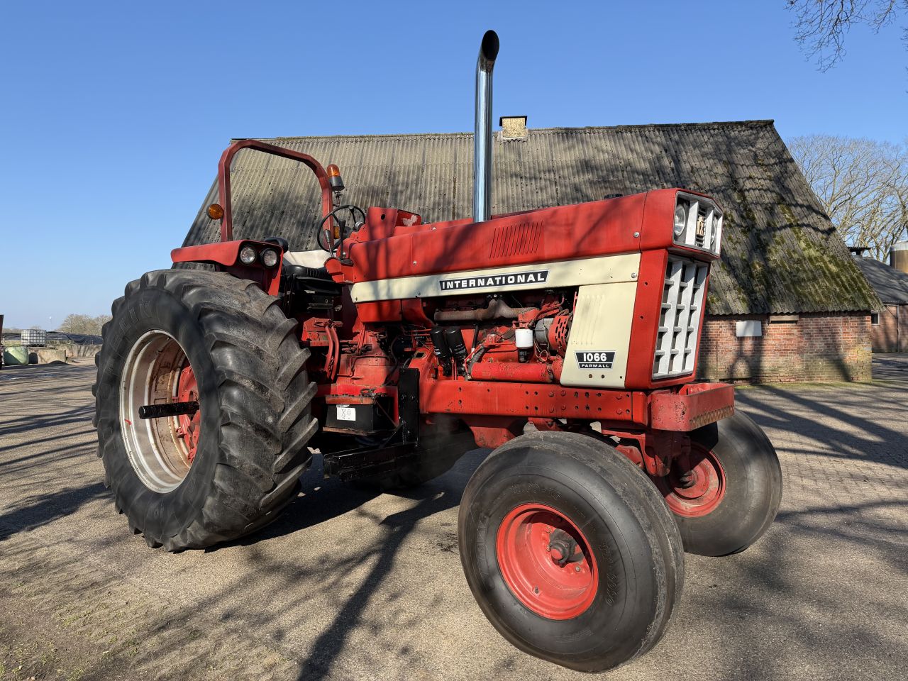 International IHC Farmall 966