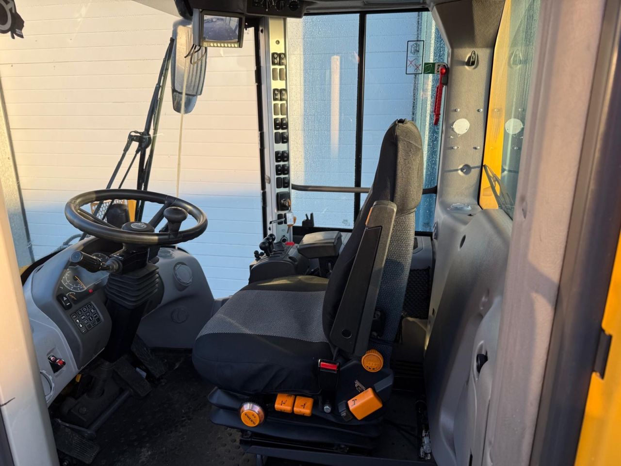 VOLVO L70H (BJR 2020 ) 9400 UUR