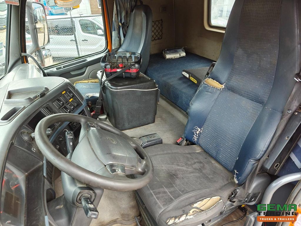 Volvo FM 440 8x4/4 Sleeper Cab Euro 5 - VDL Hooklift System + Palfinger PK18002-EH - Radio-Controlled - Engine Overhauled! - Incl. Container