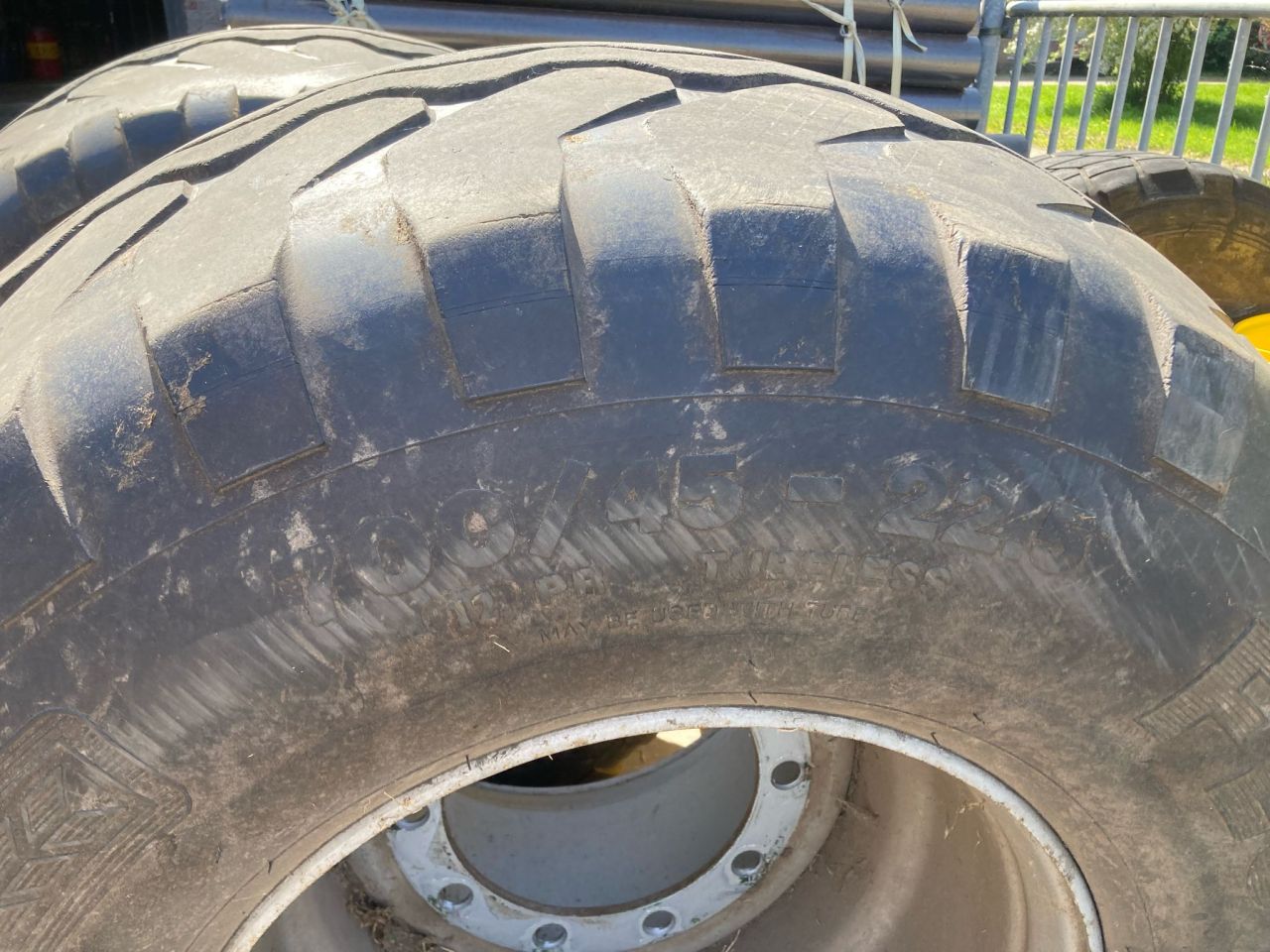 4x Vredestein banden 700/45x22.5