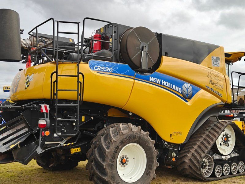 New Holland CR9.90