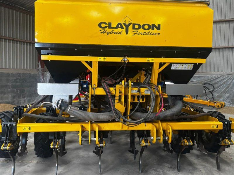 Claydon Hydrid 4 M med gødning og frøkasse