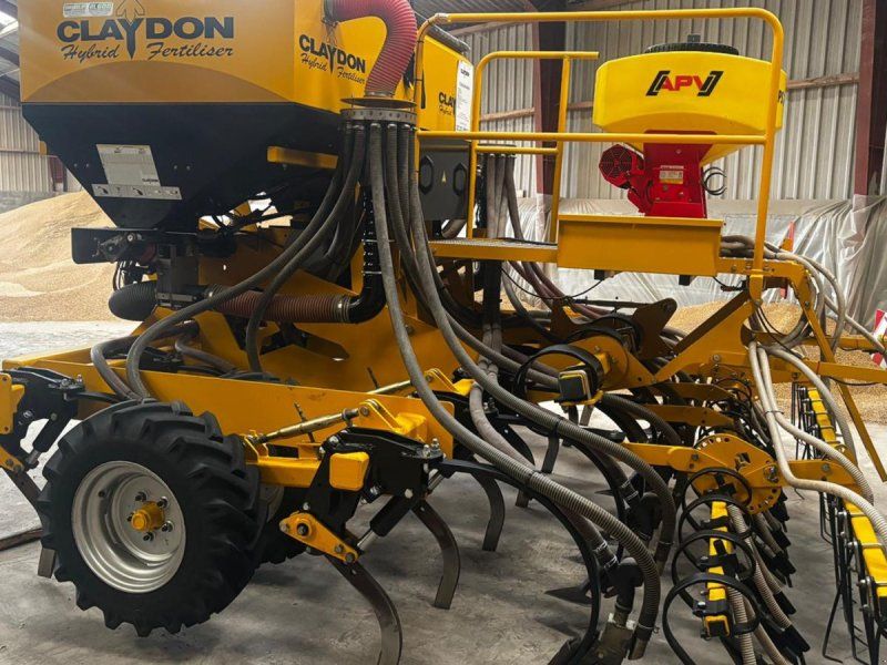 Claydon Hydrid 4 M med gødning og frøkasse