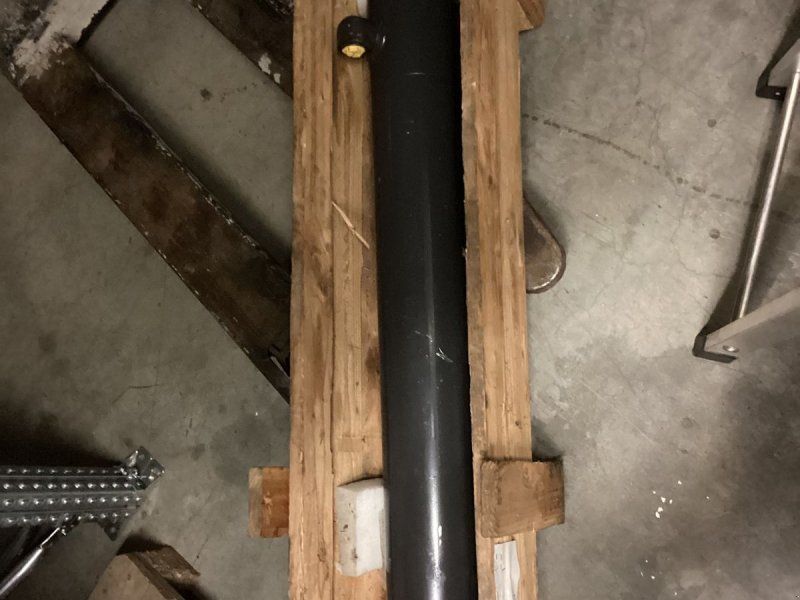 New Holland Hubzylinder W170