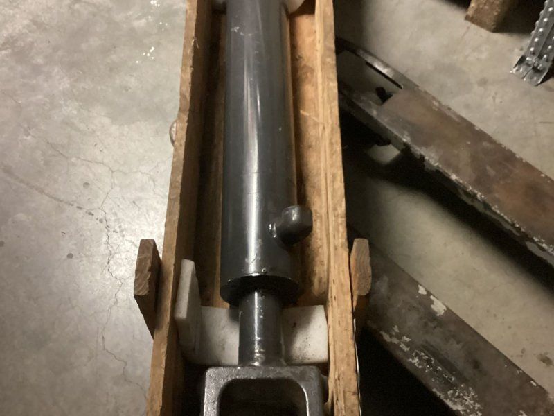 New Holland Hubzylinder W170