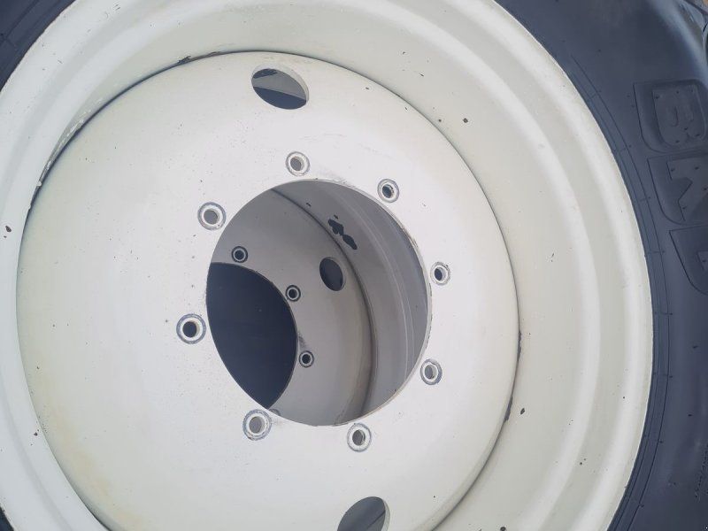 BKT Kompletträder 480/70R28 Agrimax RT 765