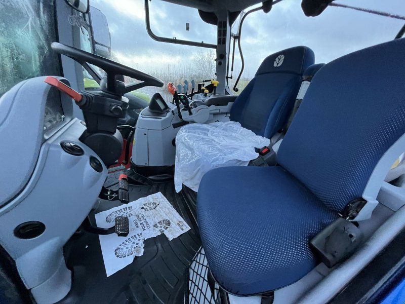 New Holland TRACTEUR NH T7.215 S