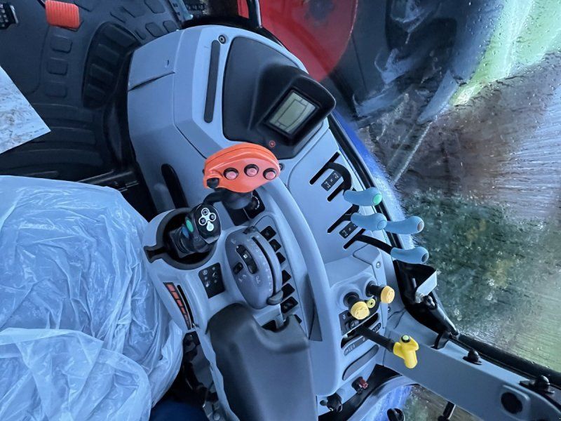 New Holland TRACTEUR NH T7.215 S