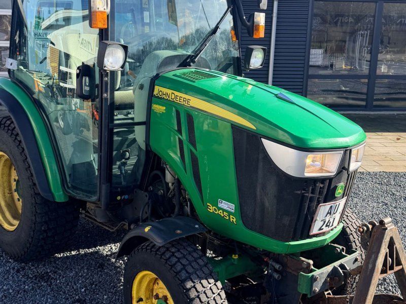 John Deere 3045R