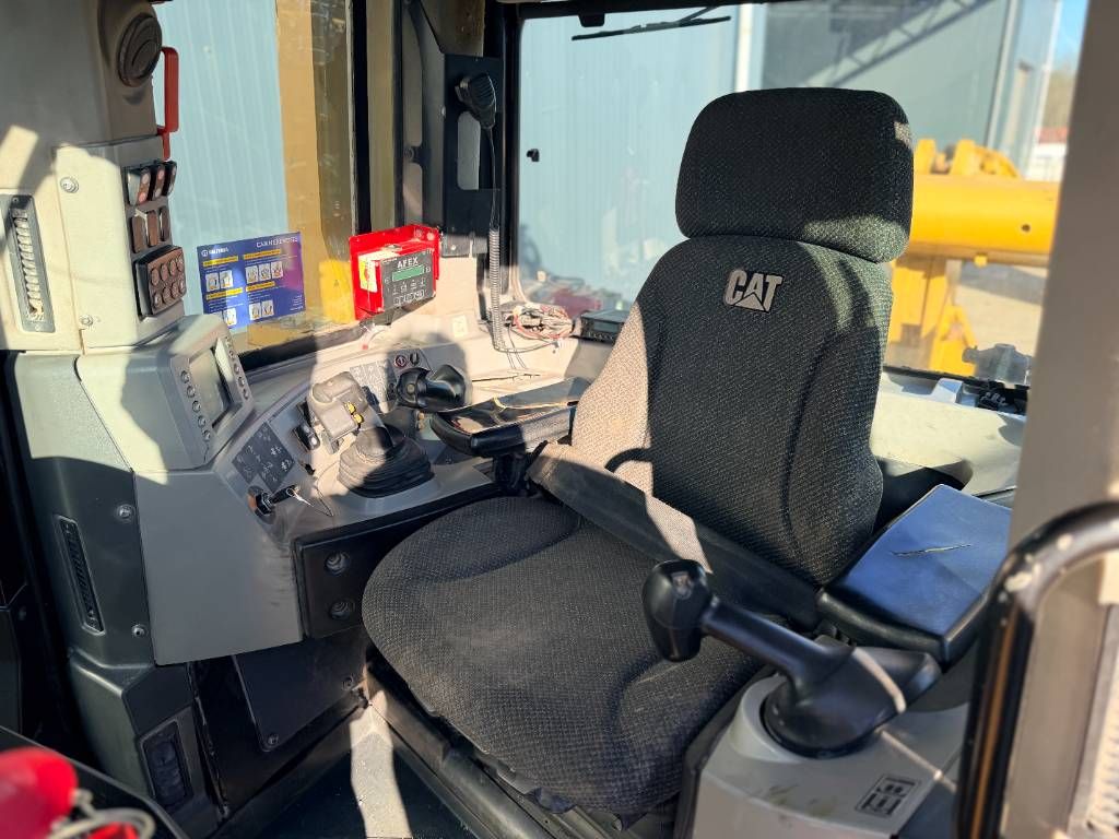 CAT D9T