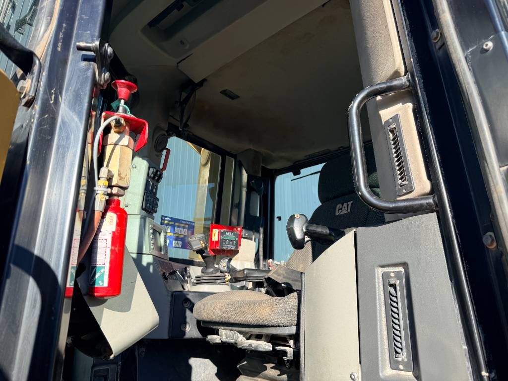 CAT D9T