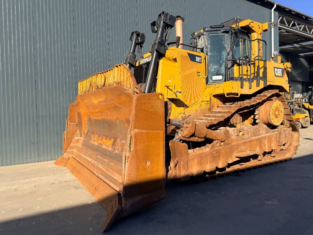 CAT D9T