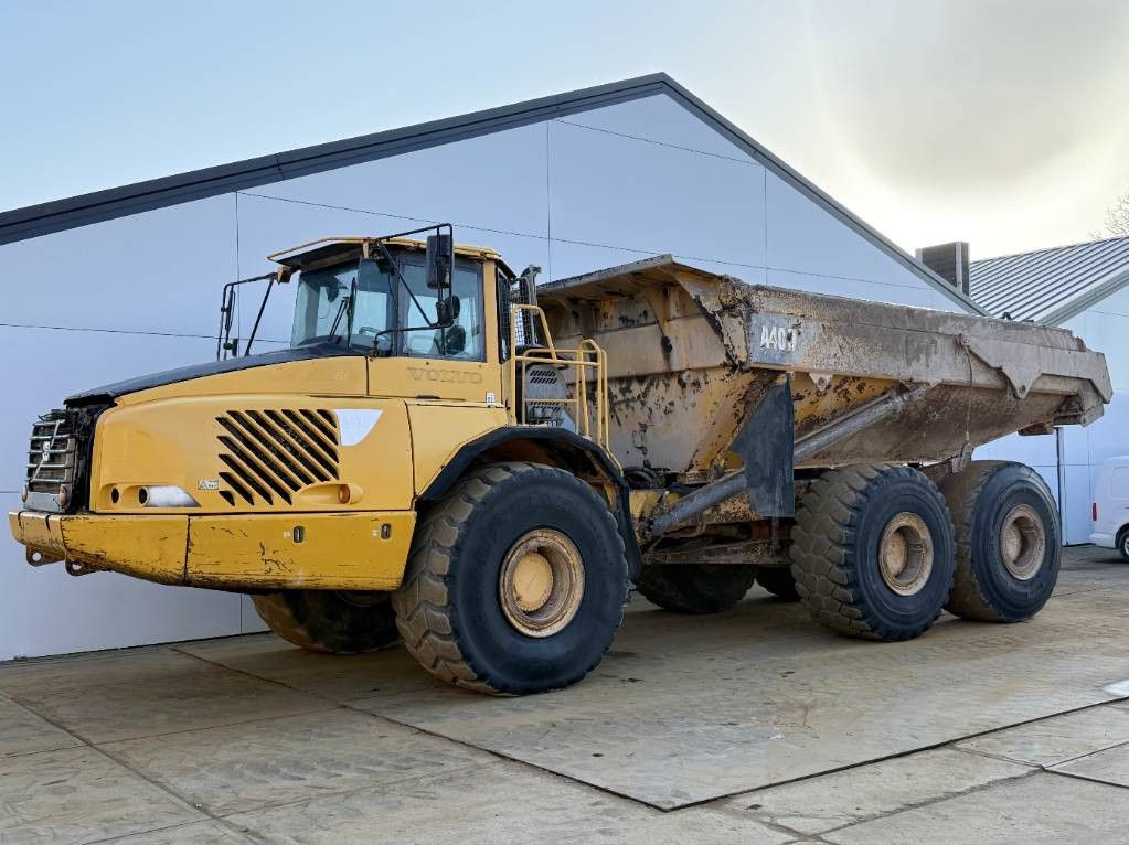 Volvo A40D - Tailgate / Heated Seat