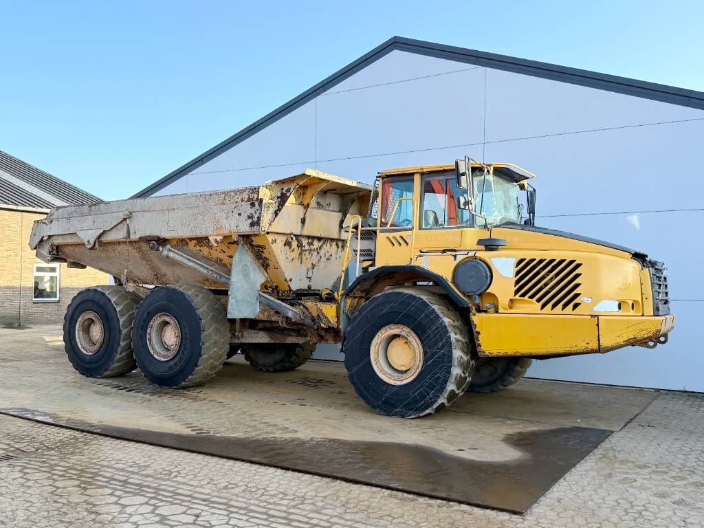 Volvo A40D - Tailgate / Heated Seat
